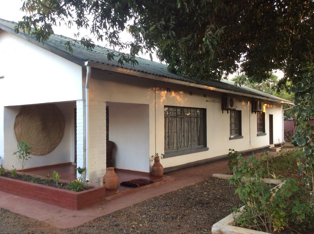 Tabonina Guesthouse Livingstone Exterior photo